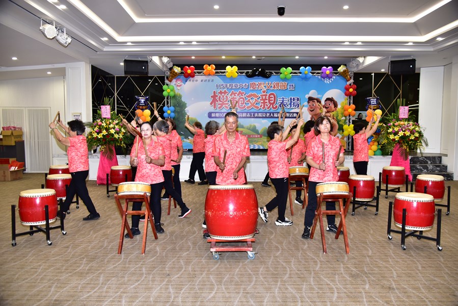 洛泉社區表演